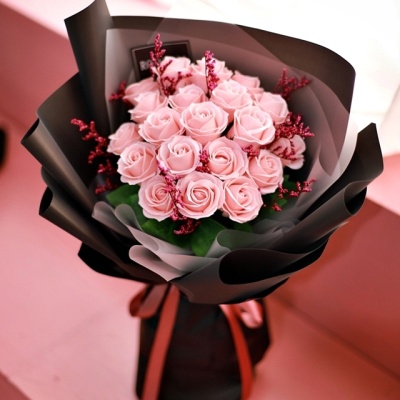 모던 블랙 장미 꽃다발 - 드라이플라워 로즈데이 선물