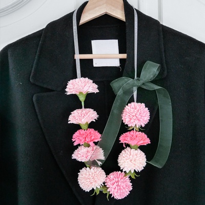 카네이션 꽃 목걸이 화환 (용돈박스)