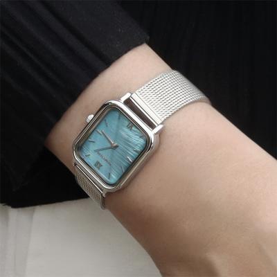 예쁜 여자 손목시계 블루 자개 다이얼 실버 메쉬 시계